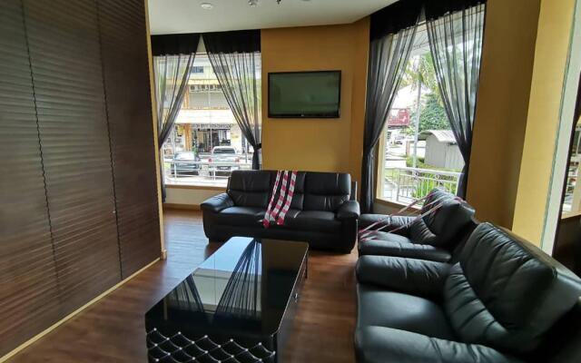 Grand Eastern Hotel Sdn Bhd ( 877519-A )