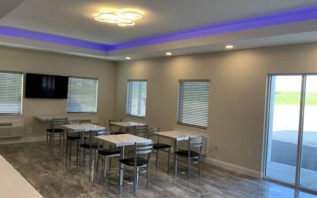 Days Inn by Wyndham Troy IL