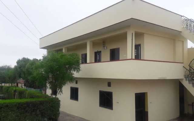 Royal Zayka Hotel & Restaurant