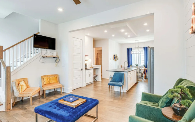 Bright Nashville Townhome ~ 5 Mi to Downtown!