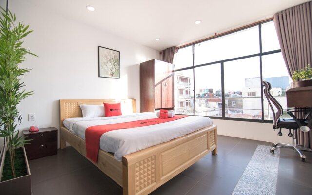 RedDoorz Plus near Hoang Van Thu Park 2