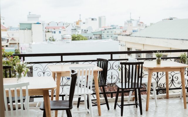 White Hotel - Hostel