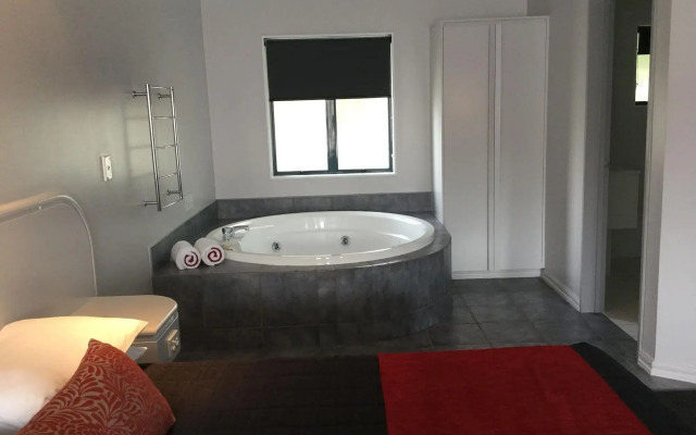 Aubyn Court Spa Motel