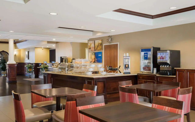 Comfort Suites Near University