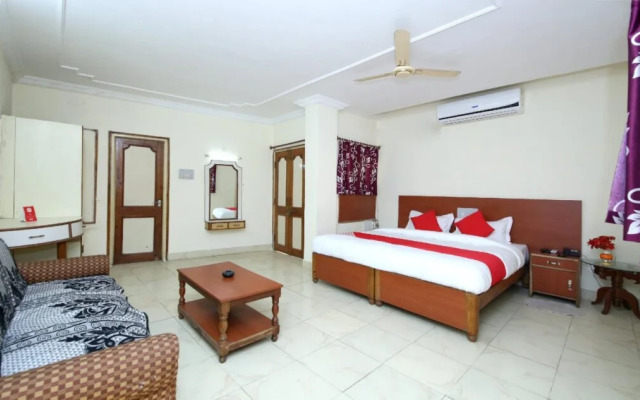 Raja By OYO Rooms