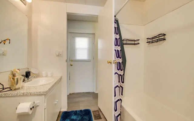 Rosamond Vacation Rental w/ Grill, Near Vineyards!
