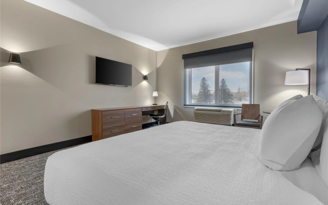 Best Western Plus Neepawa Hotel