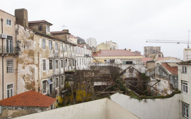 ALTIDO Spacious 3BR home w/balcony in Baixa, nearby Lisbon Cathedral