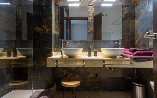 Alkazar Gardens Old Town 6 pax