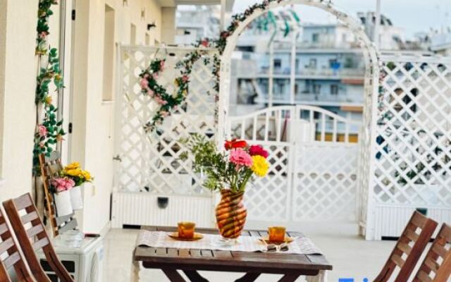 Quiet House-Athens Center 100 Meters Balcony on the Top Floor