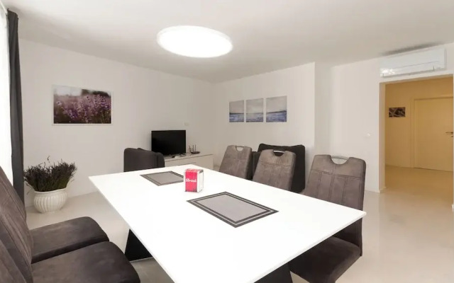 Premium City Center Apartment Tartini 1