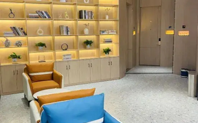 Luohe Pomegranate Electric Sports Hotel (Xintiandi Branch)
