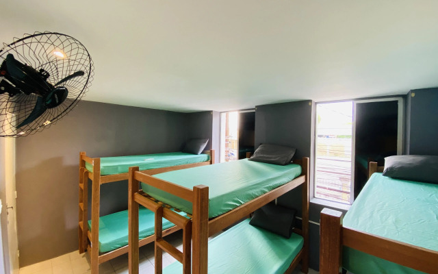 Reef Hostel & Pousada