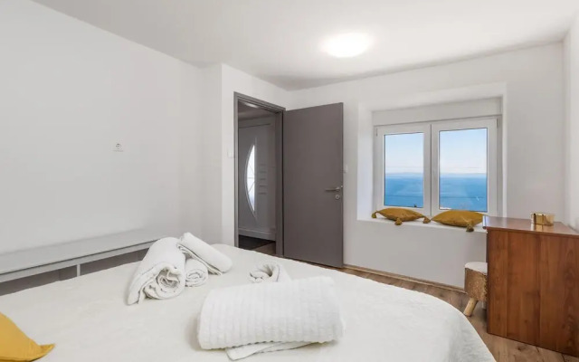 Awesome Home in Bregi With Jacuzzi, Wifi and 4 Bedrooms