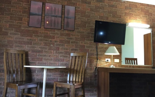 Finley Palm Motor Inn – Guest Rooms – Finley