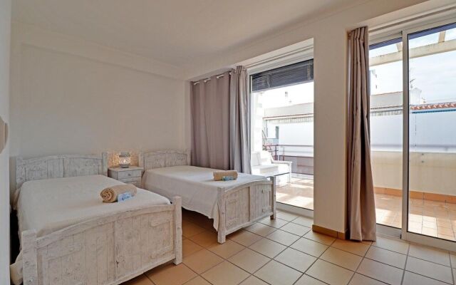 Monte Gordo Downtown by Homing