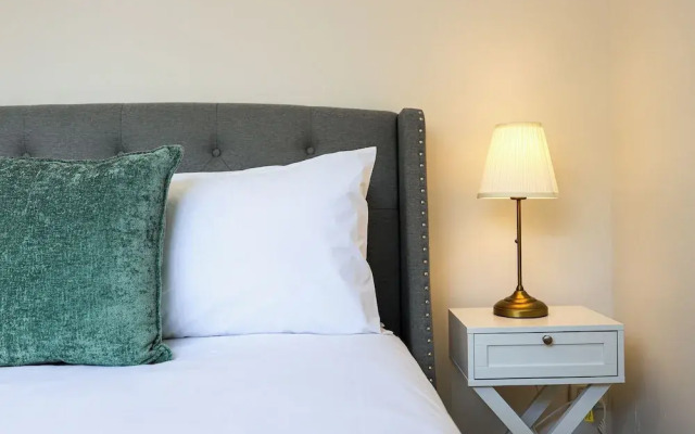 StayAU Cozy 1BR Living Space Chadstone