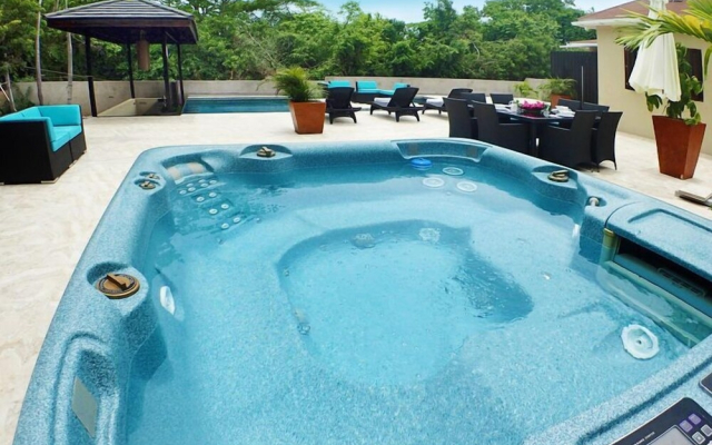 Cool Breeze, 3BR by Jamaican Treasures