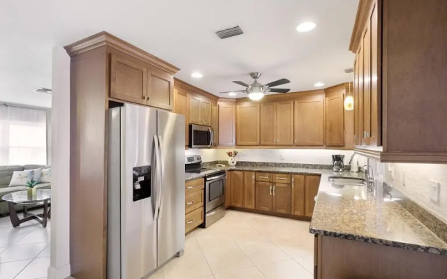 Centrally Located Pet-friendly Home With spa and Pool