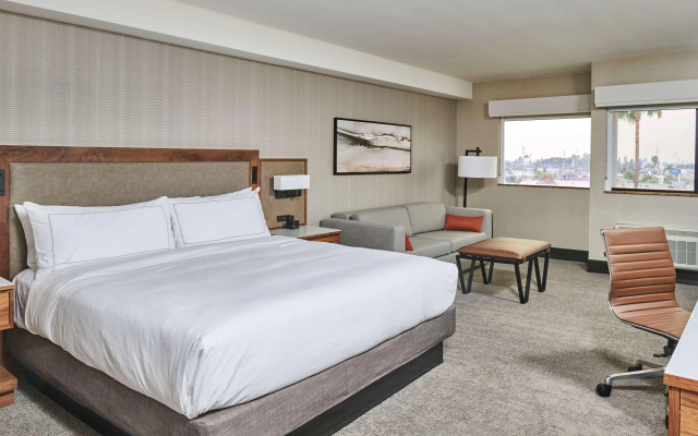 DoubleTree by Hilton Fullerton