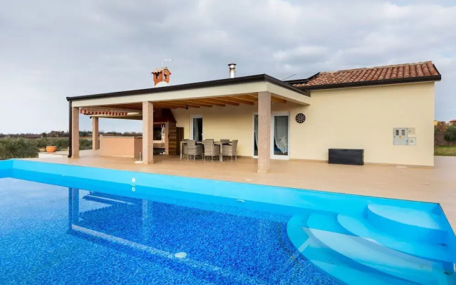 Beautiful Holiday Home in Novigrad With Private Swimming Pool