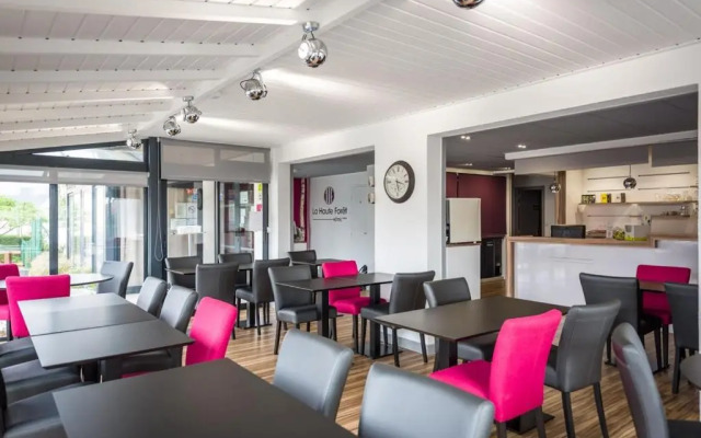 Logis Hotel Rest. La Haute Foret