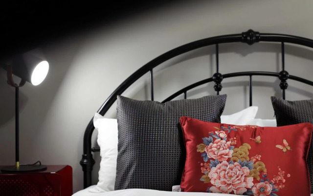 Newly Renovated 1BDR Apt Old Shanghai