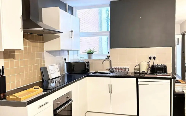 Oak Suite - 2 Bed - Sleeps 4 - Central Blackpool
