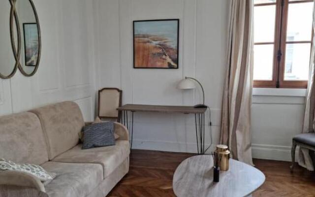 A 2 Pas Du Parlement - 55M2 - 2 Chambres