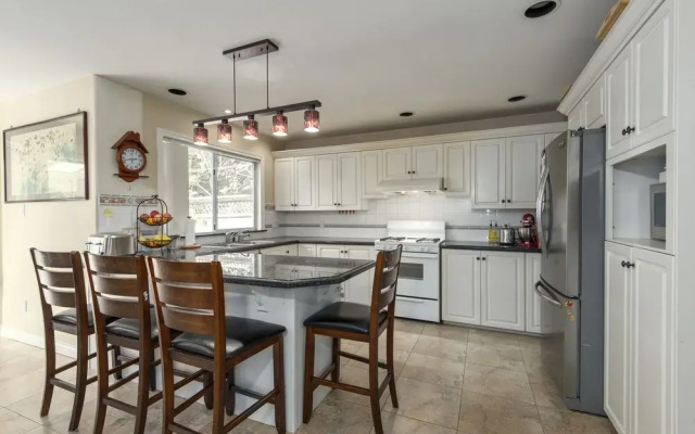 Fraser River Richmond Bed & Breakfast