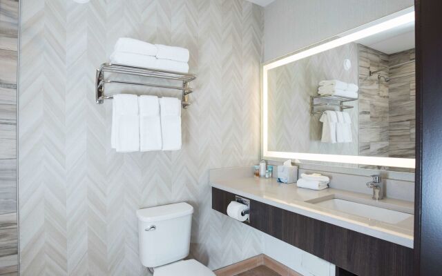 Pomeroy Inn & Suites Prince George