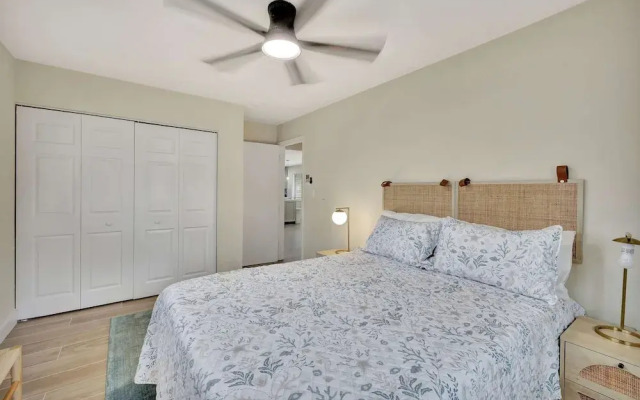 Pompano Beach Bungalow for 5!
