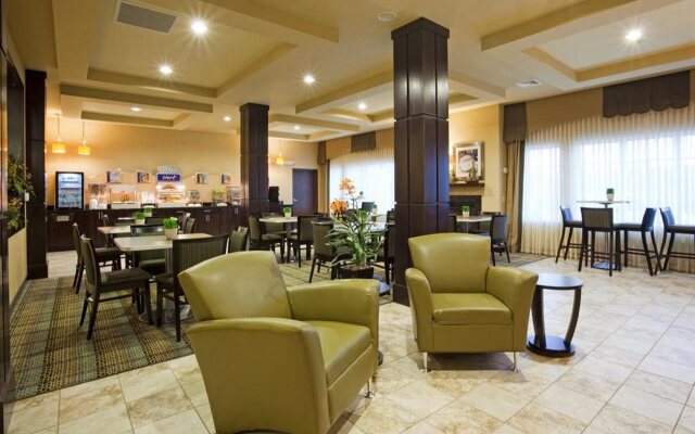 Holiday Inn Express & Suites Eau Claire North, an IHG Hotel