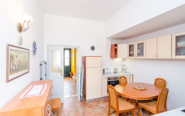 Stone House Dimato
