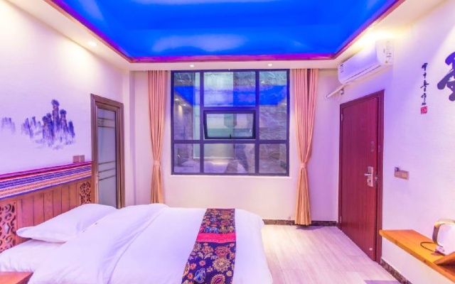 Qian Mo Inn – Guest Rooms – Zhangjiajie