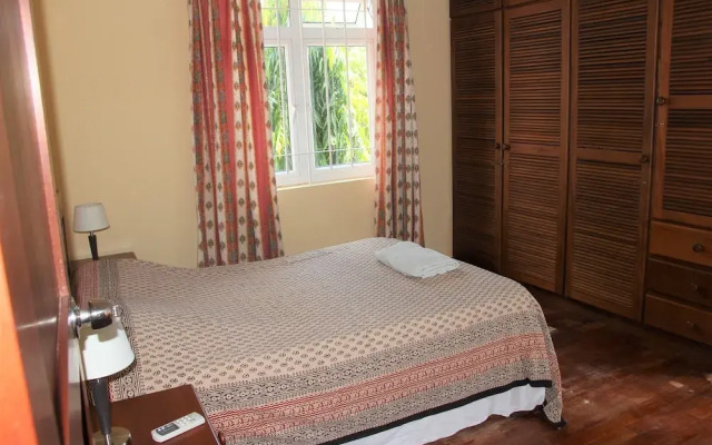 Tropical Villa 5 Min to the Beach