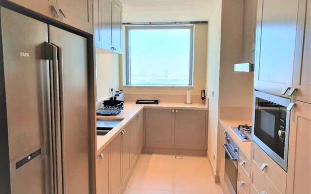 Luxury Stay at the Fountains - Dubai