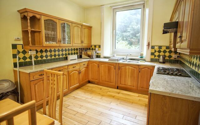 Spacious 2 Bedroom Flat, Leith Walk