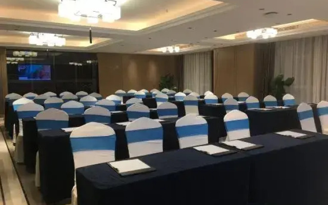 Vienna Hotel (Anyue Yuanjuedong Branch)