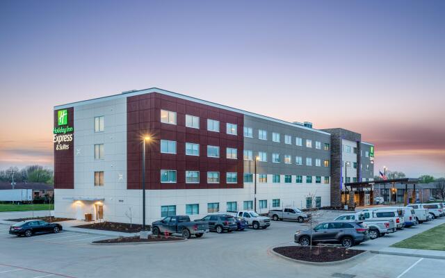 Holiday Inn Express & Suites Springfield North by IHG
