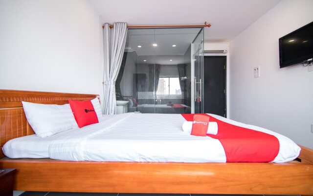 RedDoorz Plus near Hoang Van Thu Park 2