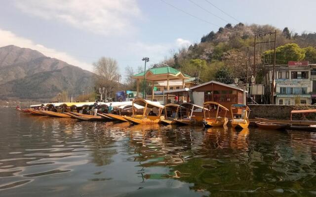 Manila Groups of Houseboats