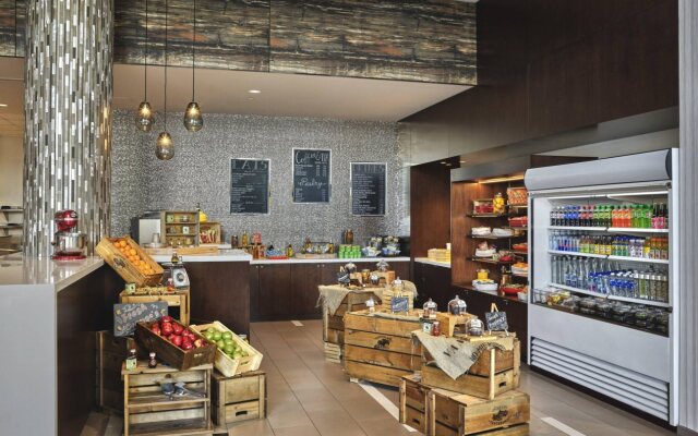 Calgary Airport Marriott In-Terminal Hotel