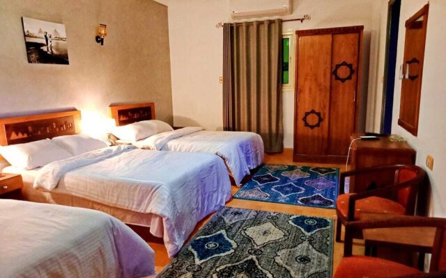 Pyramids paradise hotel