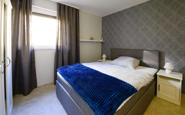 Laurus Tuli Evica in Tuli Evica