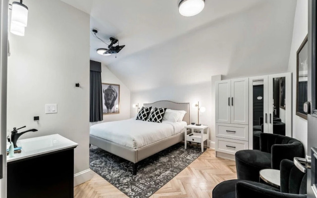 The Inn On Officers Garden