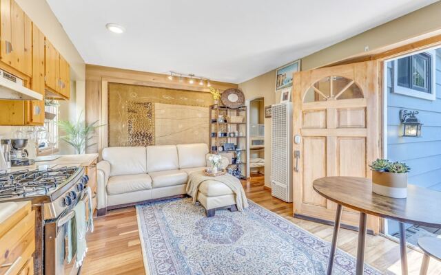 Quaint Carmel - Bungalow Close to Beach