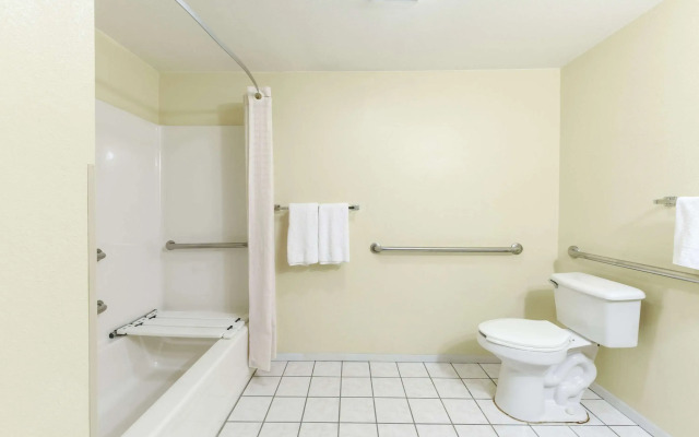 Super 8 by Wyndham Burleson Fort Worth Area