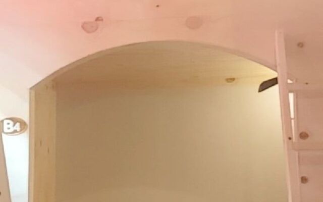 Coco Capsule Guesthouse - Hostel