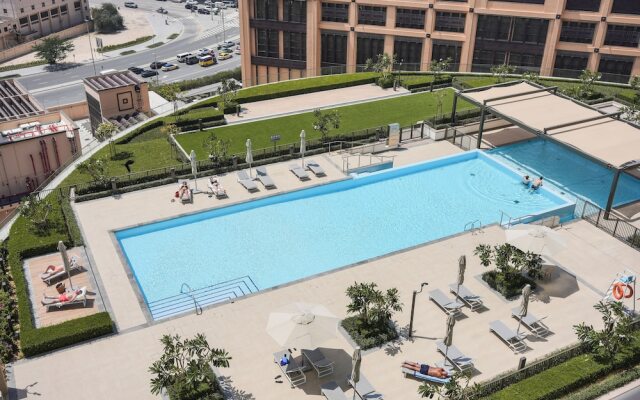 Stayis-Luxury 1 BR with City SkylineView